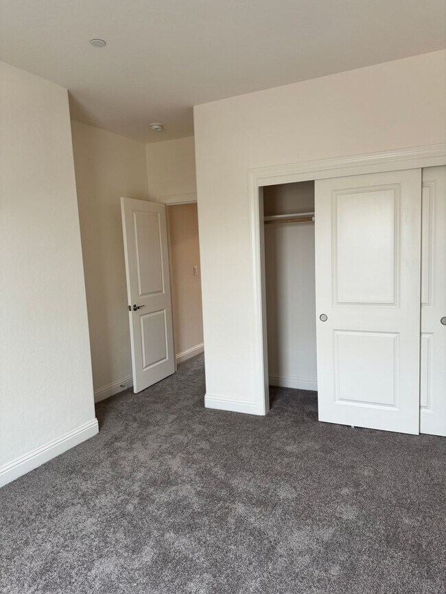 Building Photo - Single Family Home