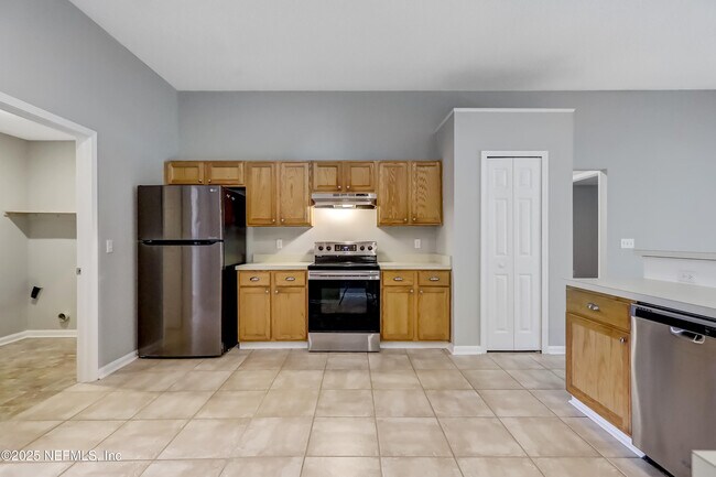 Building Photo - 9642 Pritmore Rd E