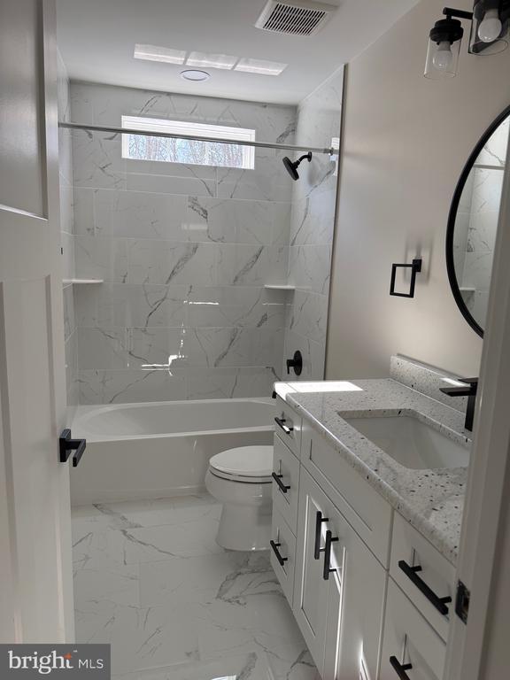 Building Photo - 114 Isabella Dr