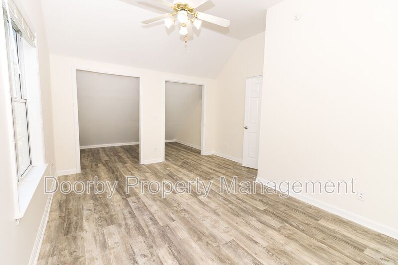 Building Photo - 1004 Roselawn Dr