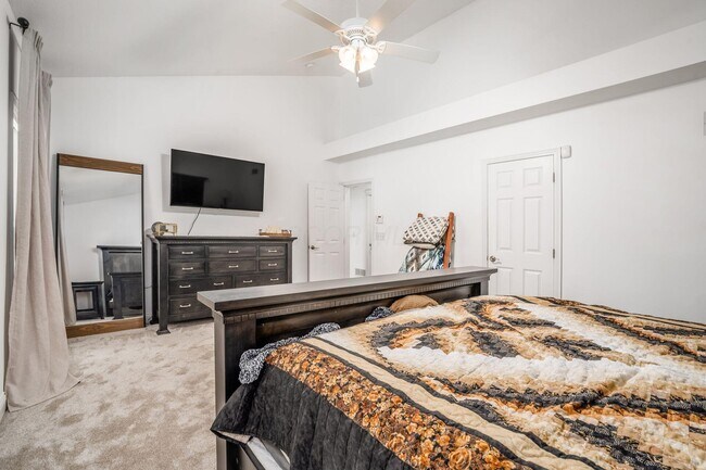 Building Photo - 7179 Fernridge Dr