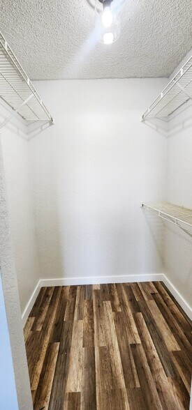 Building Photo - 2810 N Oakland Forest Dr