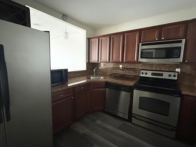 Building Photo - 3725 S Ocean Dr