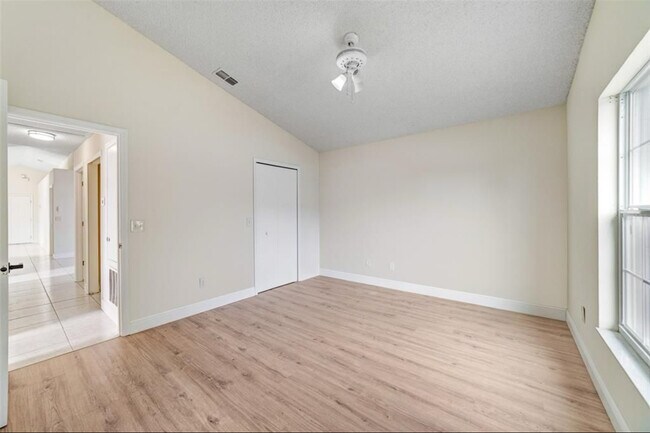 Building Photo - 1965 Teaberry Ct