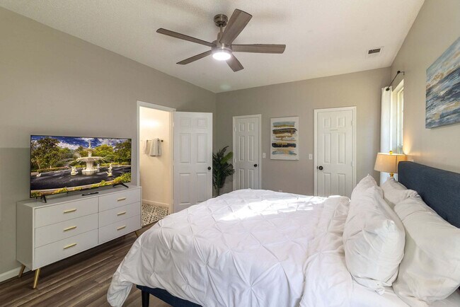 Building Photo - 9 Walthour Cove