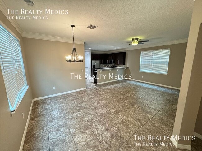 Building Photo - 15764 Ave Of The Arbors