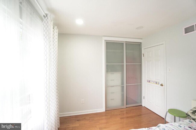 Building Photo - 113 N Stone Ridge Dr