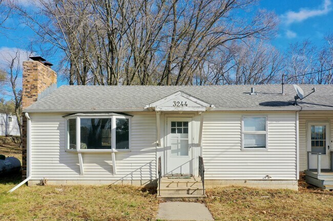 Building Photo - 3244 Marion Rd SE