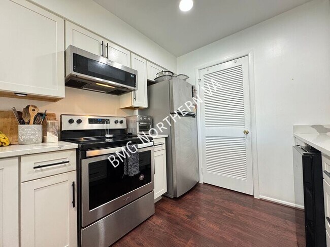 Building Photo - 8056 Pantano Pl