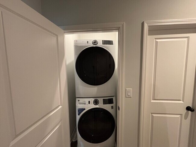 Building Photo - 1465 Creekside Cir NW