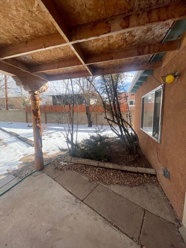 Building Photo - Casa Alegre 2 bedroom, 1 bath on Osage. Ha...