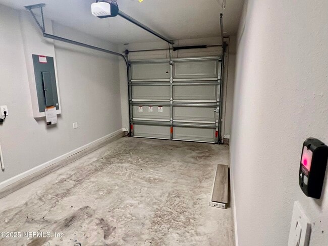 Building Photo - 845 Hartshill Pl