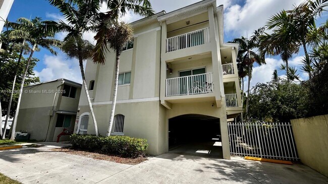 Building Photo - 695 SW 11th St