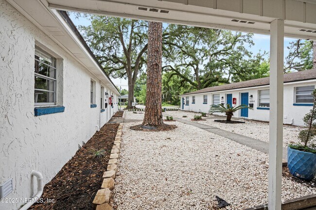 Building Photo - 3329 Mayflower St