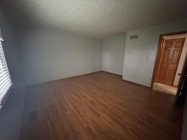 Building Photo - 2975 Stillmeadow Dr