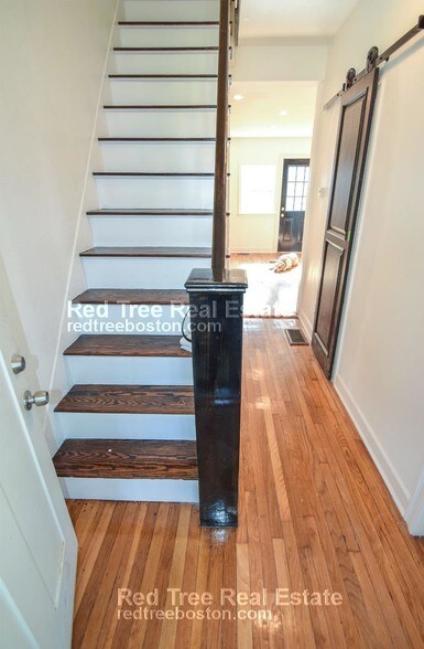 Building Photo - 34 Cedar St