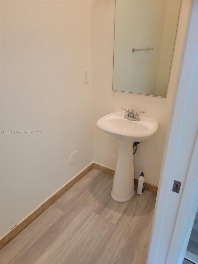 Building Photo - 10870 NW 88th Terrace