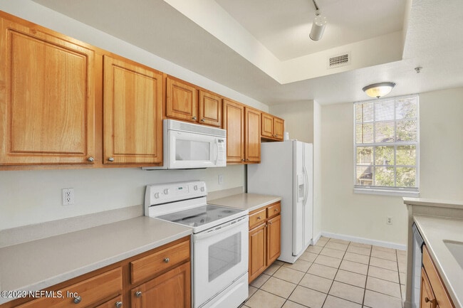 Building Photo - 10075 GATE N Pky