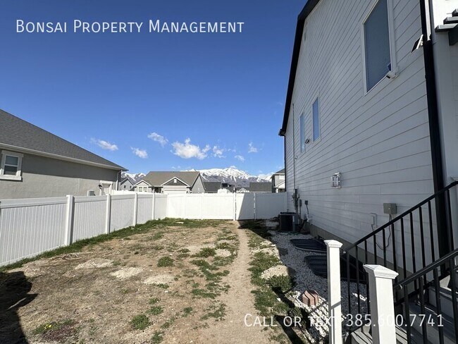 Building Photo - 4554 N Mt Ellen St