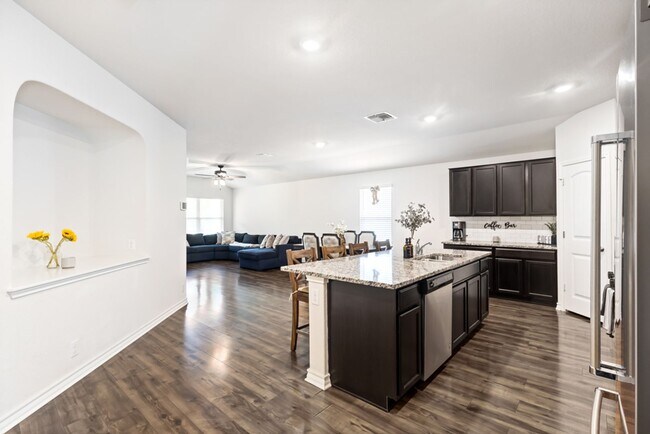 Building Photo - 5919 Hindes Stone
