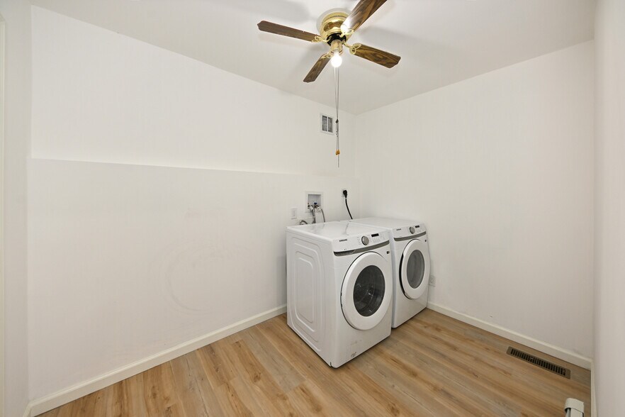 Building Photo - 32 Brainard Pl