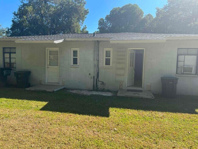Building Photo - 873 Campus Cir