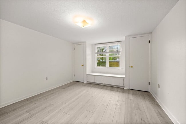 Building Photo - 8955 Alma Dr