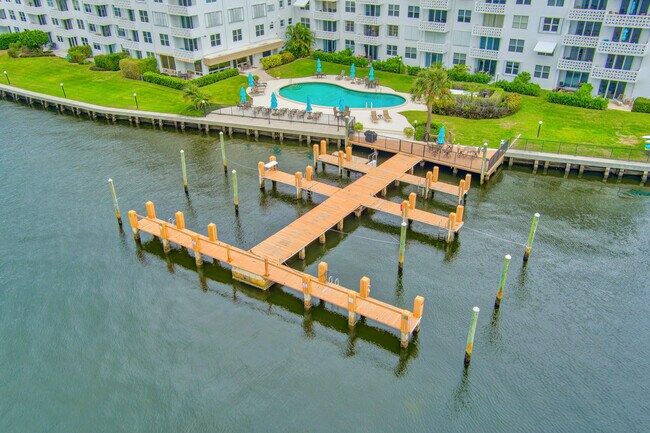 Building Photo - 2840 S Ocean Blvd