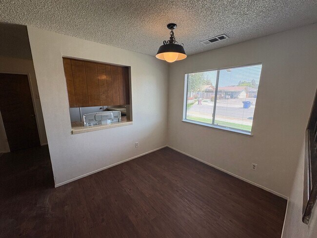 Building Photo - 3229
