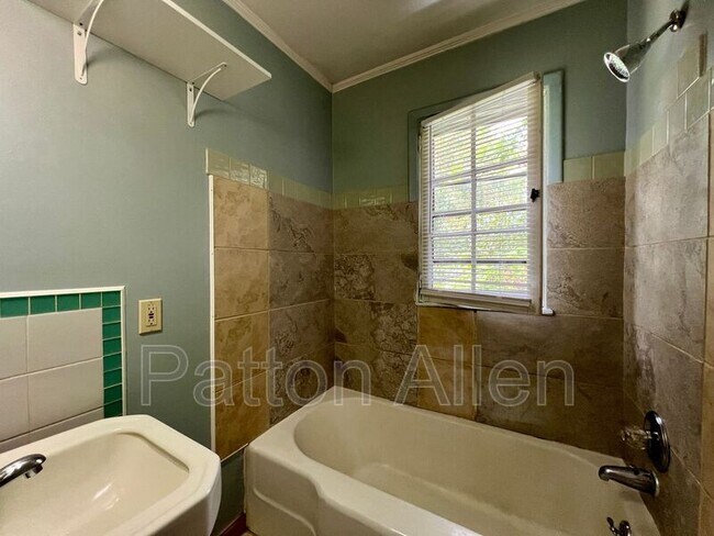 Building Photo - 105 Edwin Pl