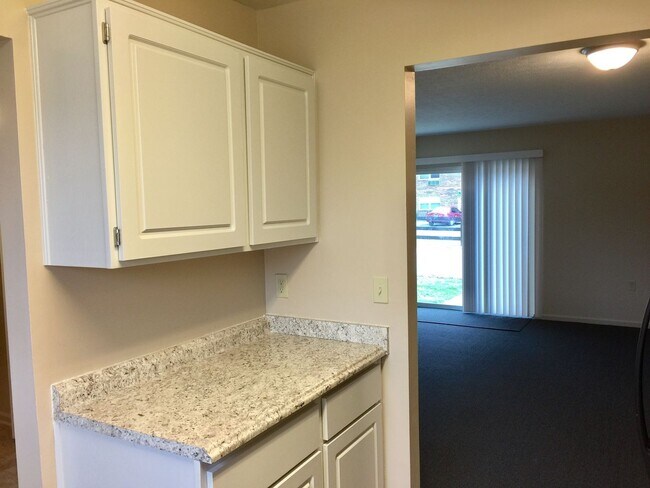 Building Photo - Condo in Shelbyville!