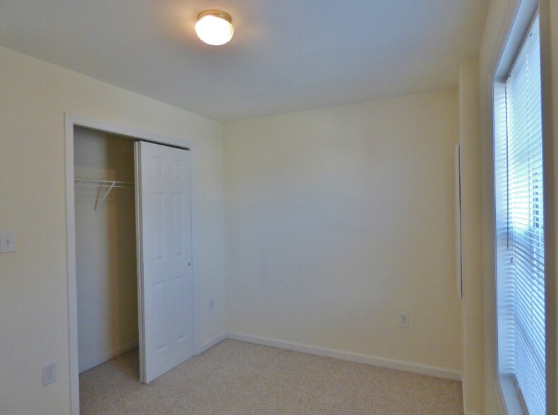 Building Photo - 9379 Redtop Ct