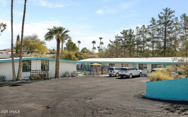 Building Photo - 7440 E Cave Creek Rd