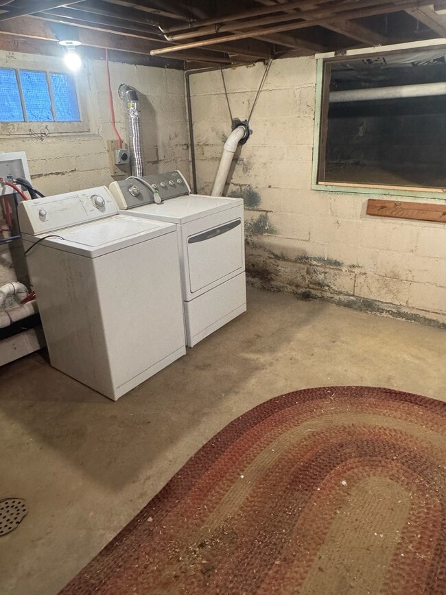 Building Photo - 549 E King St