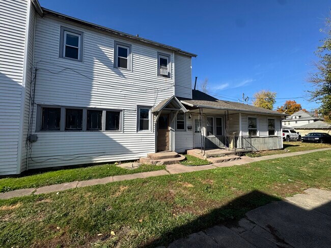 Building Photo - 1218 E Broadway