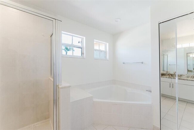 Building Photo - 10646 Lake Oak Way