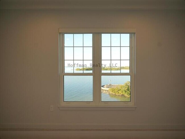 Building Photo - 2-Bed, 2.5-Bath Water-Front Condo in South Tampa