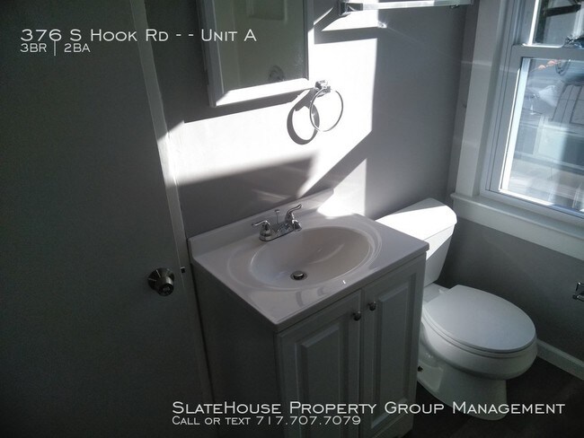 Building Photo - First Months Rent Free! Newly Renovated!
