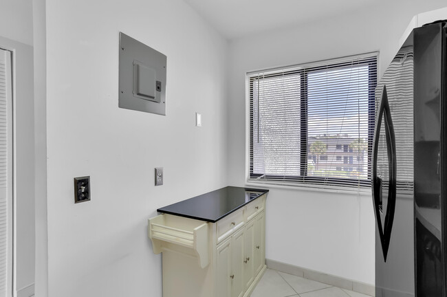 Building Photo - 4290 Deste Ct