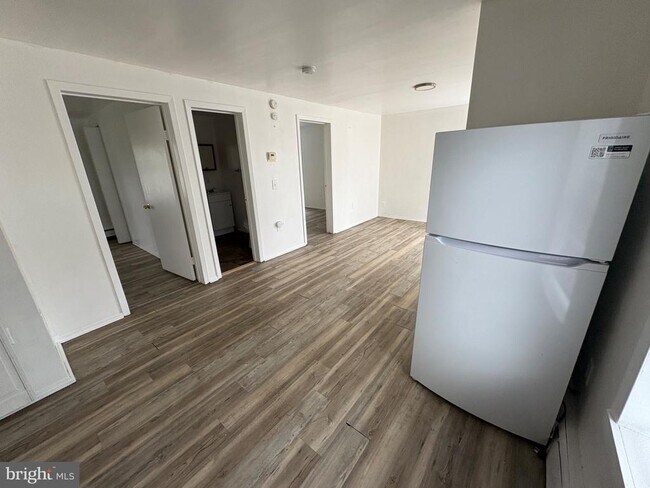 Building Photo - 120 E Main St