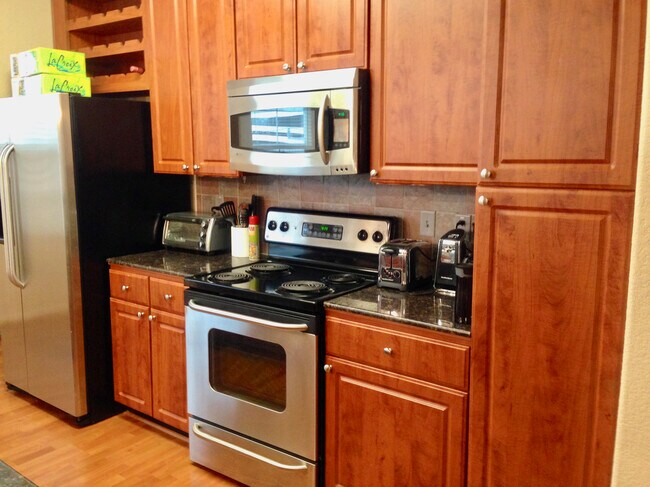 Building Photo - 1711 Old Spanish Trail