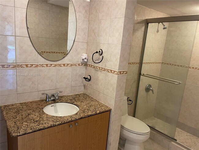 Building Photo - 771 NE 199th St