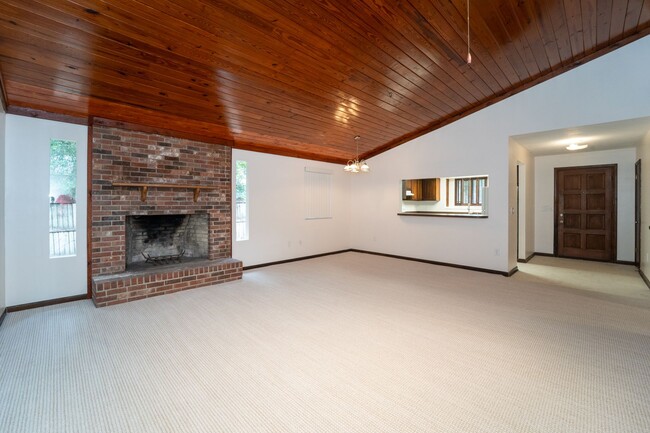 Building Photo - St Augustine South - 3BR Home with Firepla...