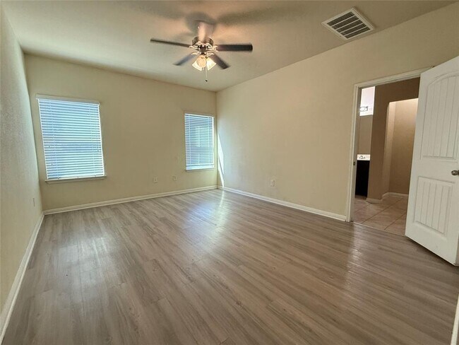 Building Photo - 11112 Dawes Pl