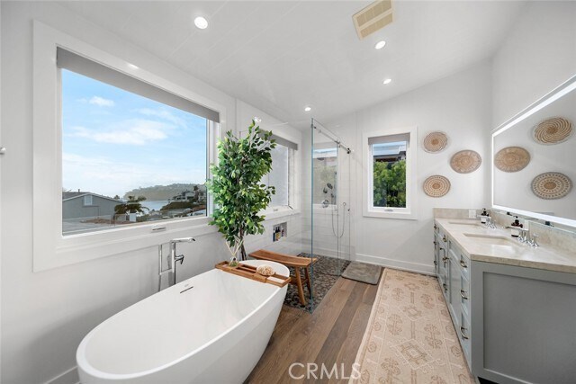 Building Photo - 45 Emerald Bay