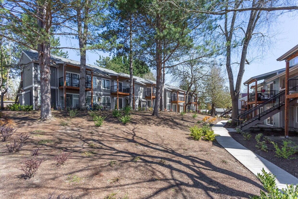 Commons At Redwood Creek Apartments Beaverton