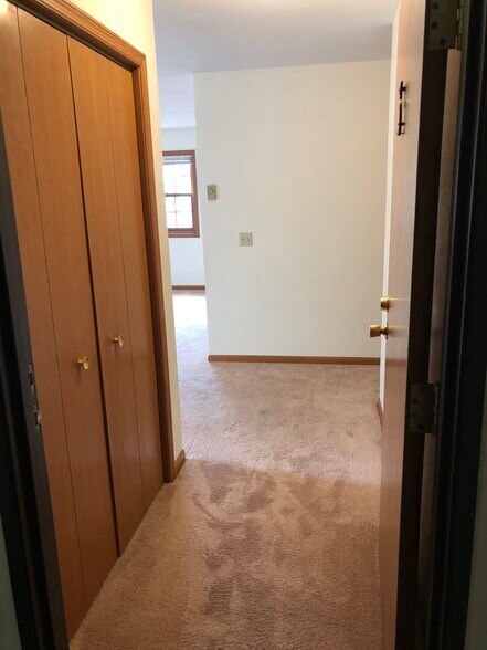 Entrance into Apt with Closet space - 4674 Hayes Rd