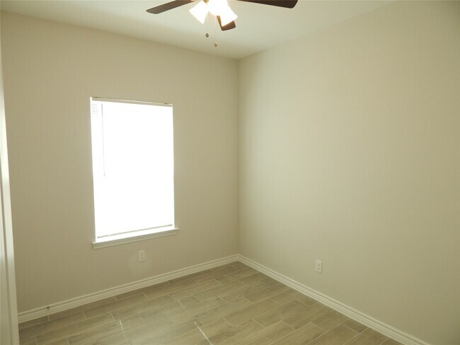 Building Photo - 230 Northlawn St