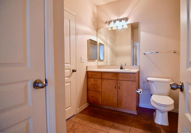 Building Photo - Gardens of Bridgehampton - 1 bed - 1 bath ...