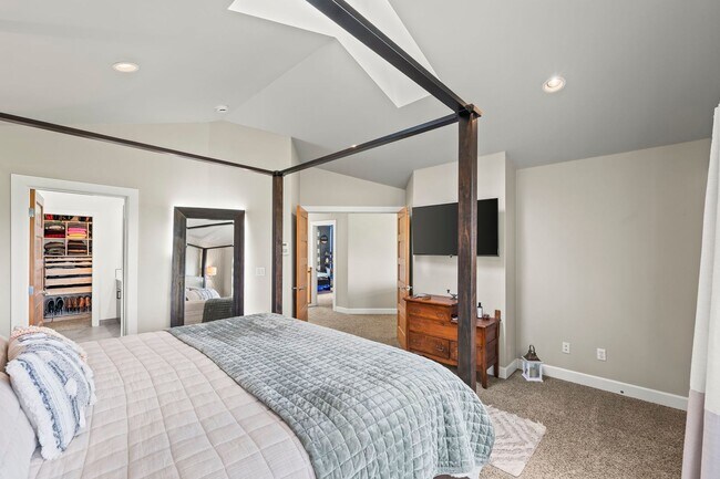 Building Photo - Exquisite Fox Island Home 3 Bedroom, 3.5 B...
